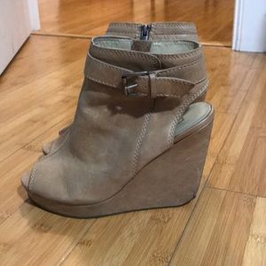 DKNY tan size 8 Estelle peep toe wedge booties